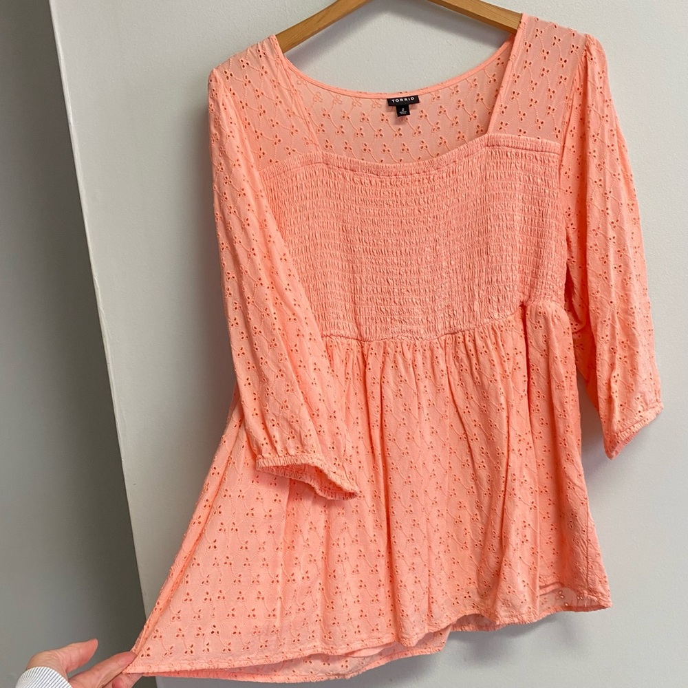TORRID RUCHED EYELET TOP - 2X (2) - Picture 4 of 14